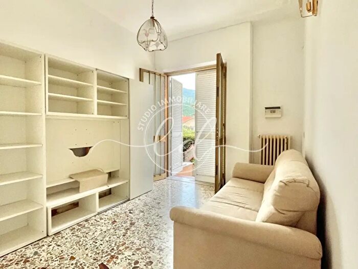 Appartamento quadrilocale in affitto in Pietrasanta