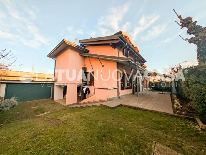 Casa quadrilocale in vendita in Via Pietro Micca, Cornaredo