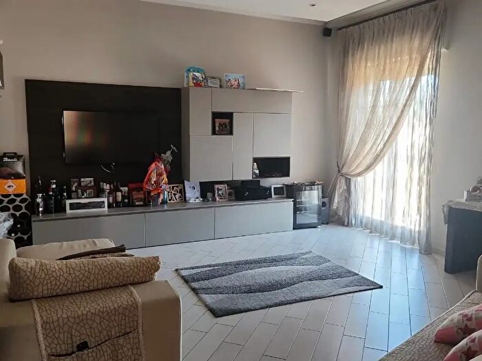 Appartamento trilocale in affitto in Via Vicinale Campanile, Napoli