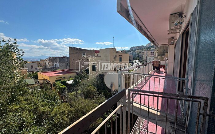 Appartamento con 6 locali in affitto in Via Battistello Caracciolo, Napoli