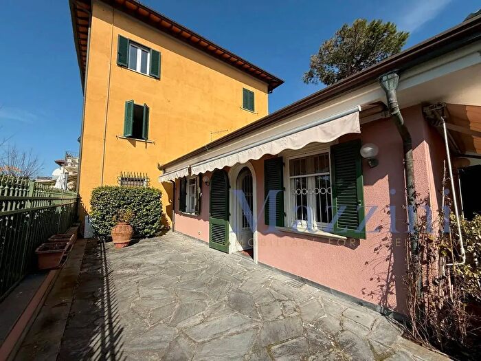 Casa quadrilocale in vendita in Via Matteotti, Forte Dei Marmi