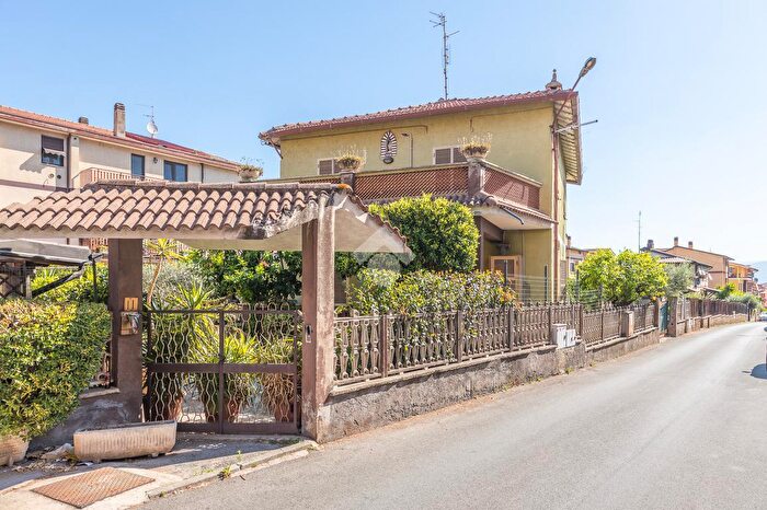 Casa con 5 locali in vendita in Via Massa di San Giuliano, Roma