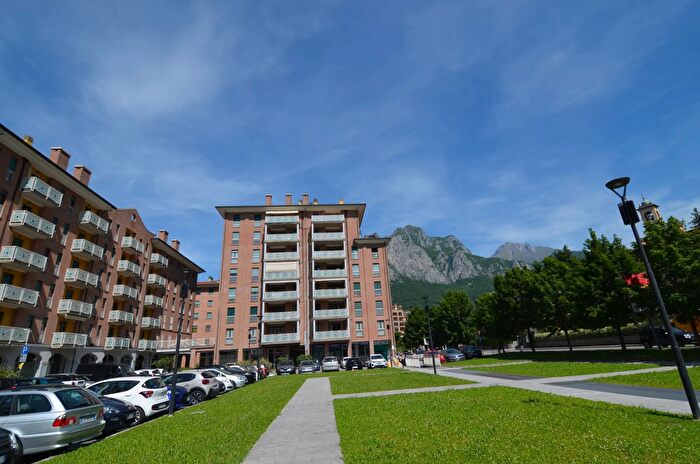 Appartamento trilocale in vendita in Viale Montegrappa, Lecco