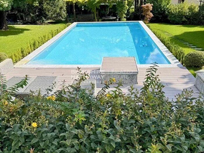 Casa trilocale in affitto in Via della Libertà, Cernobbio