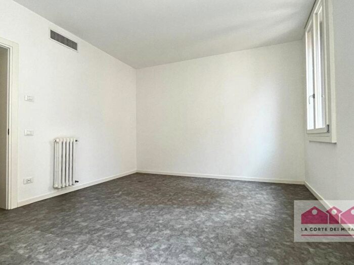 Appartamento trilocale in affitto in Contrà Porti, Centro Storico, Vicenza
