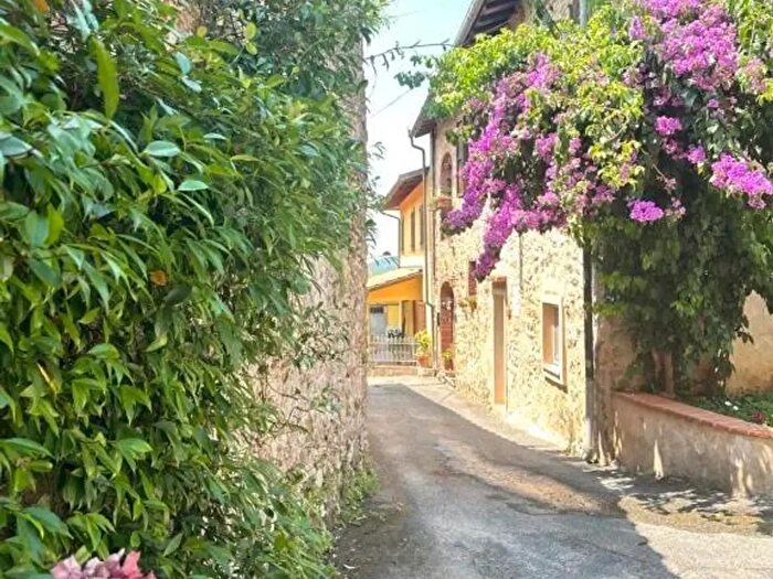 Casa quadrilocale in vendita in Camaiore