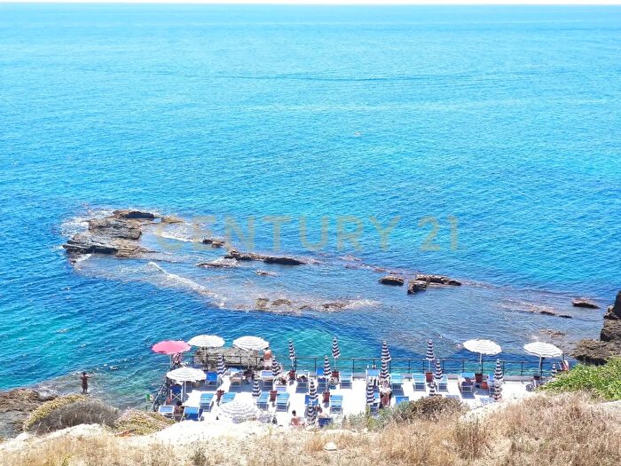 Casa con 5 locali in vendita in Riviera Dionisio Il Grande, Siracusa
