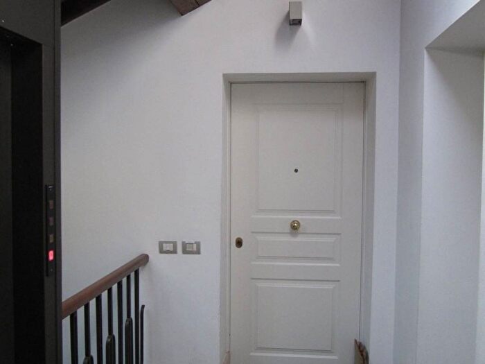 Appartamento trilocale in affitto in Strada Petrarca, Centro Storico, Parma