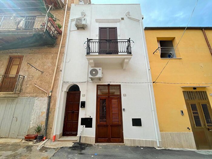 Casa trilocale in vendita in Via Calcara, Castellammare Del Golfo