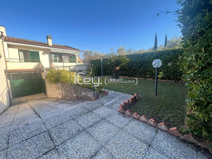 Casa con 5 locali in vendita in Fondi