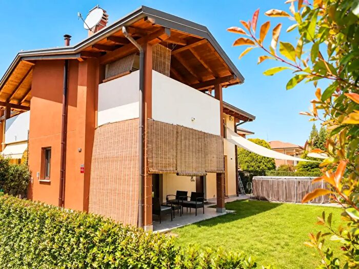 Casa trilocale in vendita in Viale Trento, Fenegro'