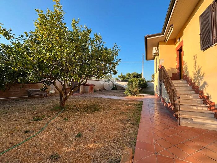 Casa con 10 locali in vendita in Via Ciampino, Nettuno