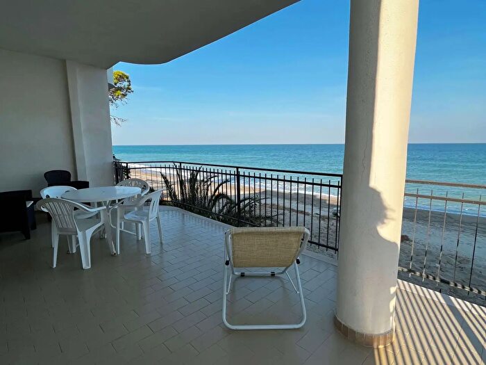 Appartamento con 5 locali in affitto in Via Filottete, Strongoli