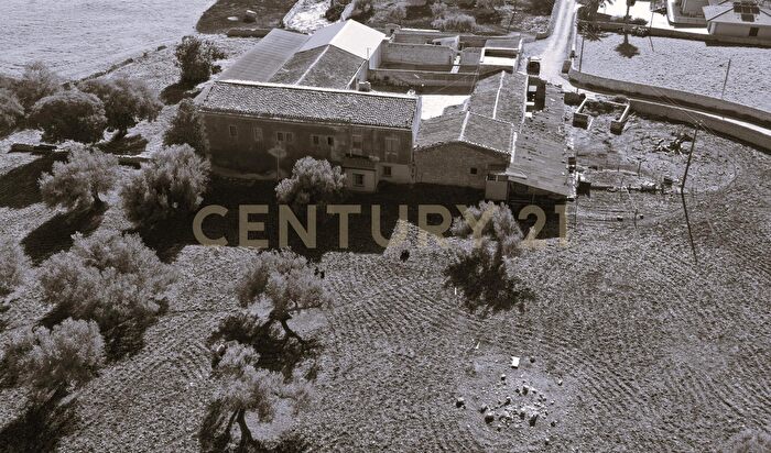 Casa con 20 locali in vendita in Via Passo Parrino, Modica