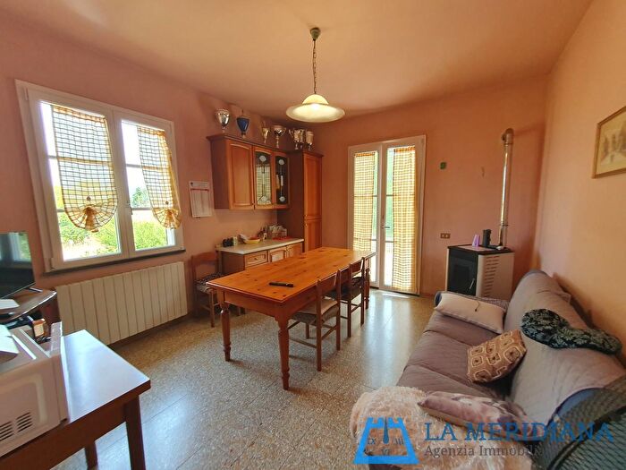 Casa con 12 locali in vendita in Larciano