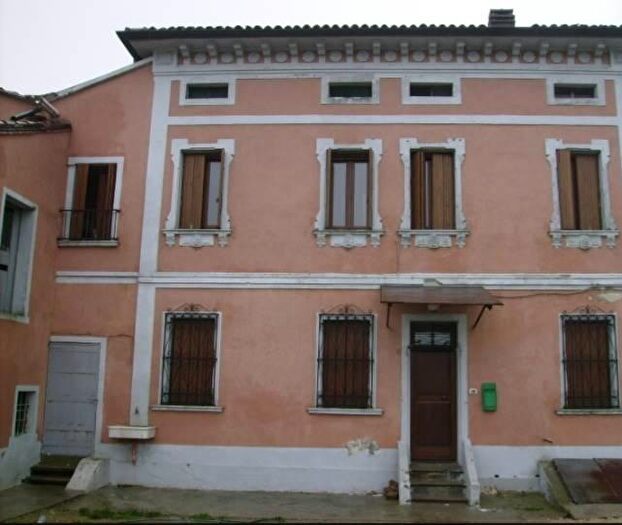 Casa con 6 locali in vendita in Schivenoglia