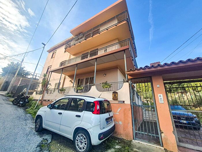 Appartamento quadrilocale in vendita in Via Annibale II Traversa, Messina