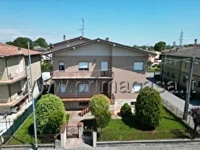 Appartamento trilocale in vendita in Via Cadimarco, Asola