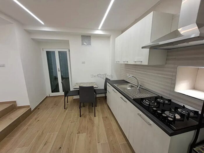 Casa trilocale in vendita in Via San Martino, Modica