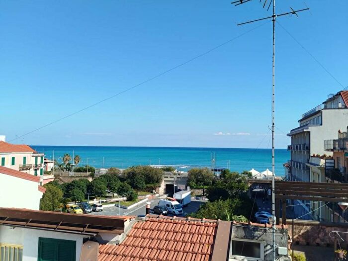 Appartamento trilocale in affitto in Via Marsala, Borghetto Santo Spirito