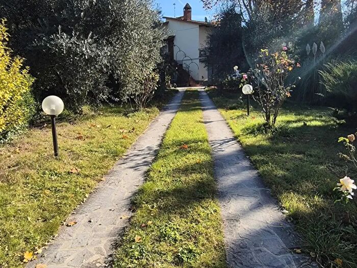 Casa con 9 locali in vendita in Rignano SullArno