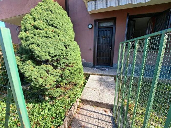 Casa quadrilocale in vendita in Caronno Pertusella