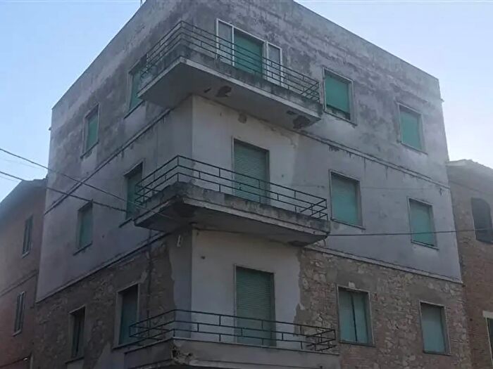 Appartamento con 6 locali in vendita in Castiglione Del Lago