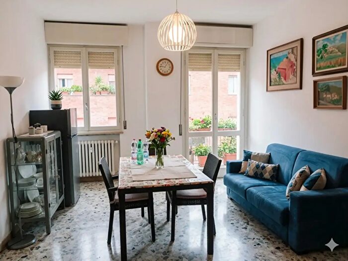 Appartamento trilocale in vendita in Via Lustrini, Reggio Emilia