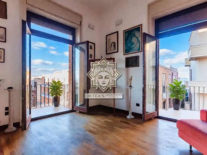 Appartamento con 10 locali in vendita in Corso Matteotti Snc, Siracusa