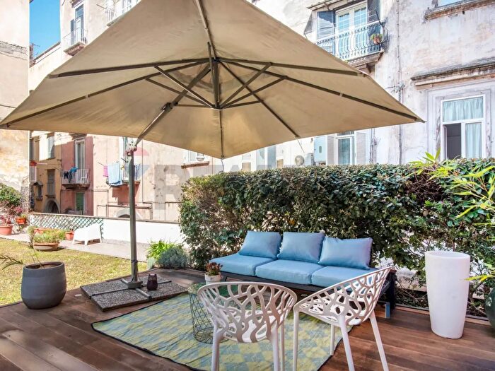 Appartamento trilocale in vendita in Via Salvator Rosa, Napoli