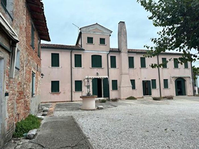 Casa con 6 locali in vendita in Via Cagliari, Mira