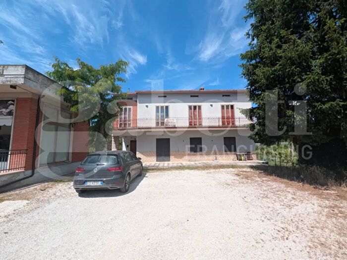 Appartamento quadrilocale in vendita in Via Tiberina, Deruta
