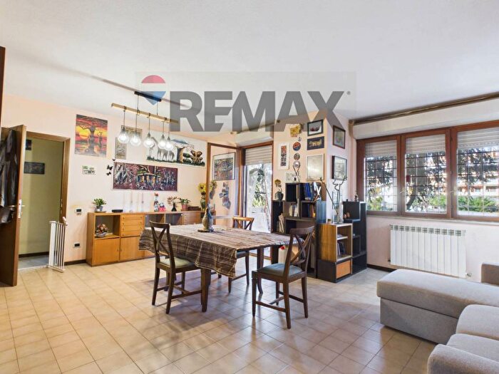 Appartamento con 5 locali in affitto in Largo Don Gino Ceschelli, Roma, Roma