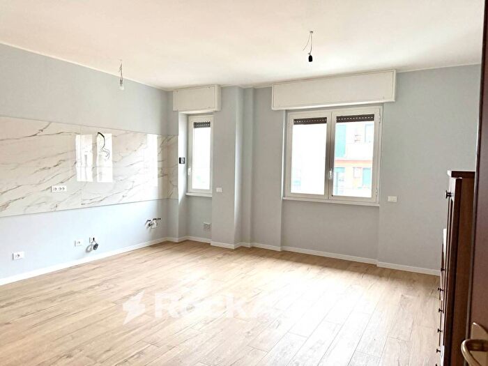 Appartamento bilocale in affitto in Via Cristoforo Gluck, Cascina dei Pomi, Milano