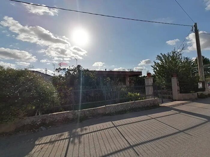 Casa con 7 locali in vendita in Vittoria