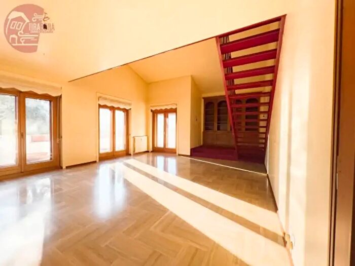 Appartamento con 6 locali in vendita in Via dellHermada, Trieste