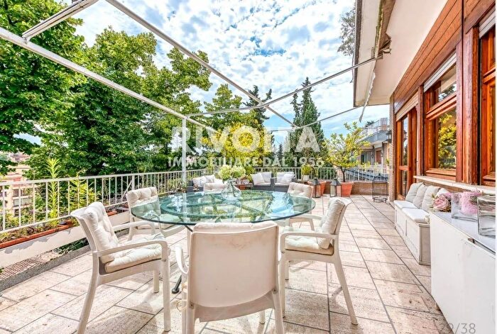 Appartamento con 10 locali in vendita in Via dei Monti Parioli, Roma