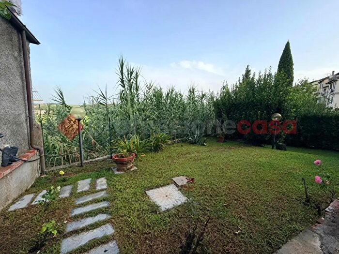 Casa con 7 locali in vendita in Via Vittorio Veneto, Carmignano