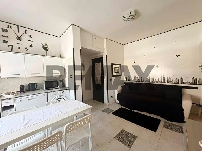 Appartamento trilocale in vendita in Via dei Rezzonico, Roma