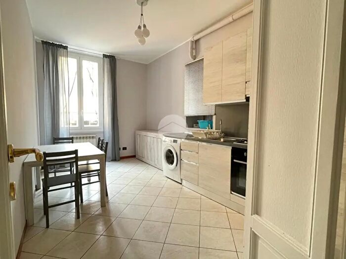 Appartamento trilocale in affitto in Via Cola Montano, Milano