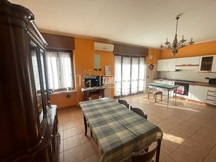 Case in Vendita e in Affitto - 2