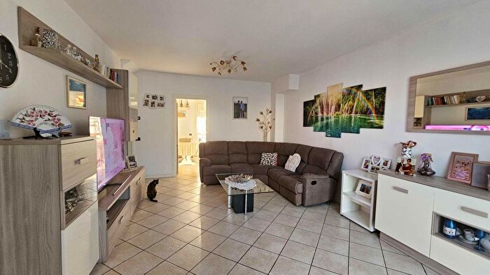 Casa con 7 locali in vendita in Camaiore