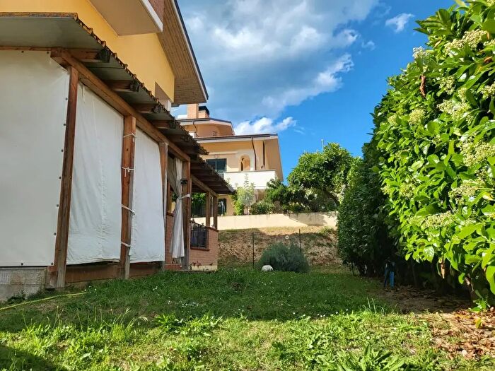 Appartamento trilocale in vendita in Via Giovanni Paisiello, Pineto
