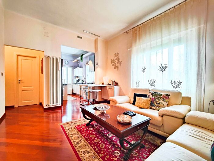 Appartamento con 6 locali in vendita in Via Carducci, Livorno