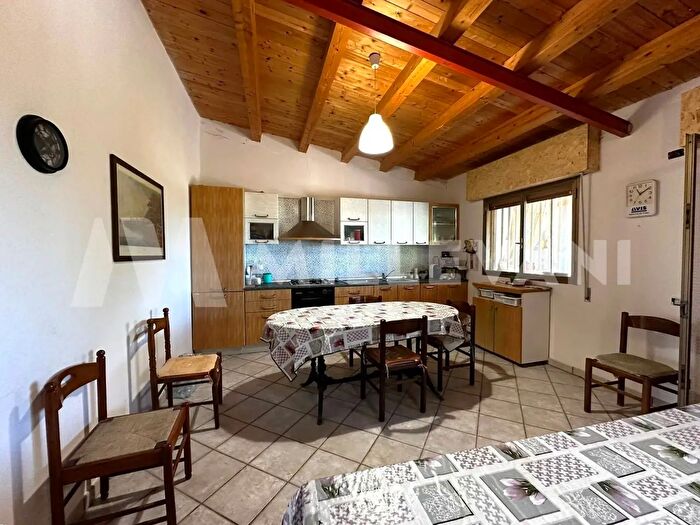 Casa quadrilocale in vendita in Contrada Bruca, Scicli