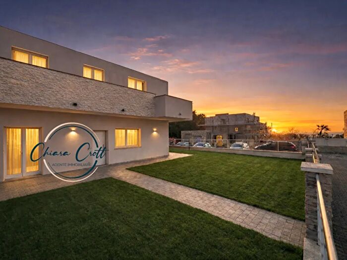 Casa con 6 locali in vendita in Livorno