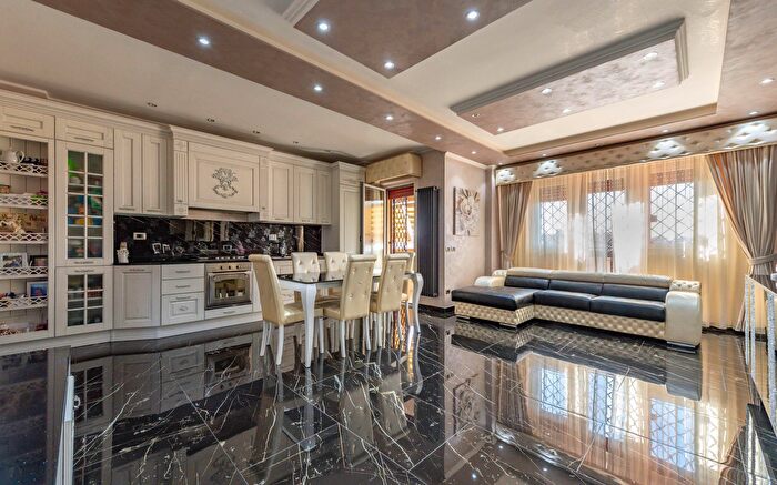 Appartamento trilocale in vendita in Via Fraine, Roma