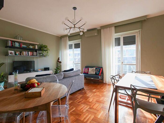 Appartamento con 5 locali in affitto in VIA MELZI D'ERIL, Arena, Milano