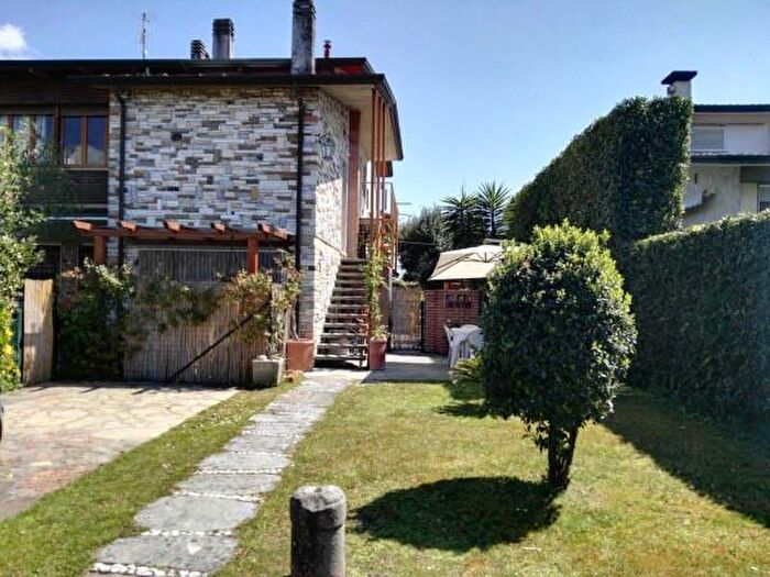 Appartamento con 5 locali in affitto in Forte Dei Marmi