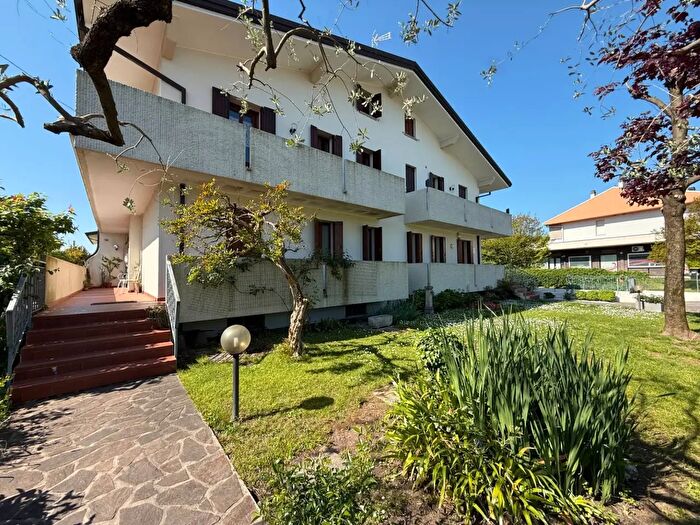 Appartamento con 5 locali in vendita in Vicolo Amendola Giorgio, Santa Lucia Di Piave